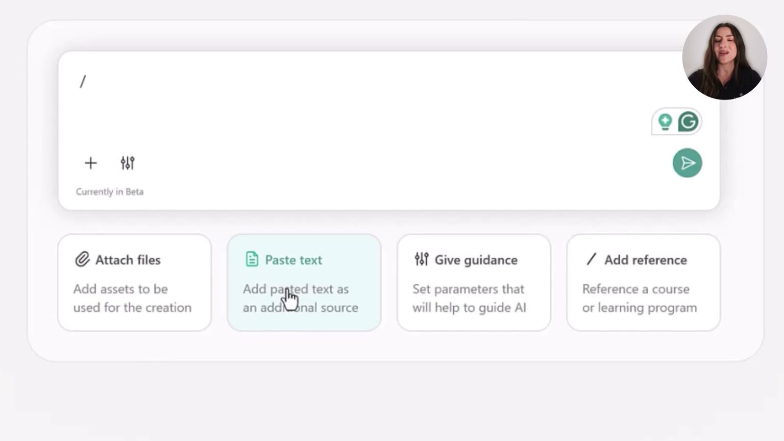 KI-Eingabefeld in LearnWorlds (Beta) mit den Optionen Attach files, Paste text, Give guidance und Add reference